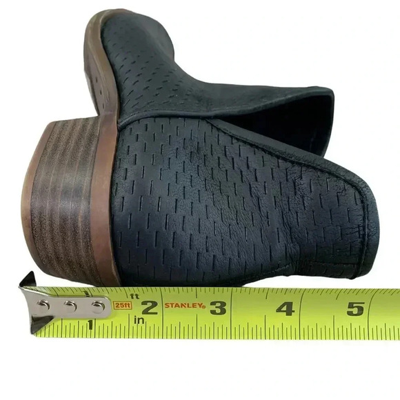 Lucky Brand Leather Perforated Ankle Boots Cut Out  Size 6M Black Baley Slip On - Picture 12 of 12